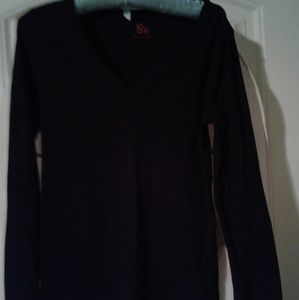 SO black v-neck ribbed long sleeve shirt